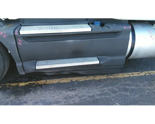 INTERNATIONAL PROSTAR 122 CAB SKIRTSIDE FAIRING