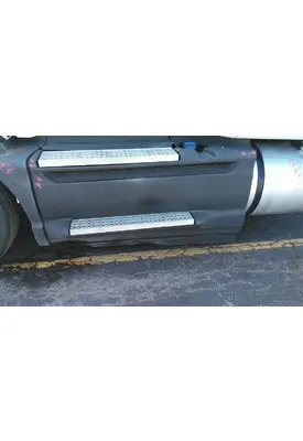 INTERNATIONAL PROSTAR 122 CAB SKIRT/SIDE FAIRING