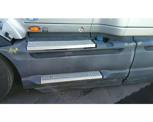 INTERNATIONAL PROSTAR 122 CAB SKIRTSIDE FAIRING