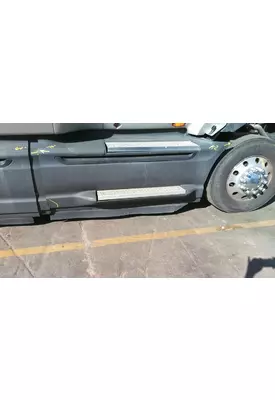 INTERNATIONAL PROSTAR 122 CAB SKIRT/SIDE FAIRING
