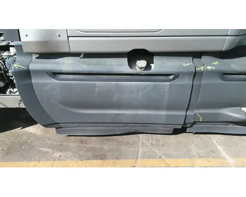 INTERNATIONAL PROSTAR 122 CAB SKIRTSIDE FAIRING