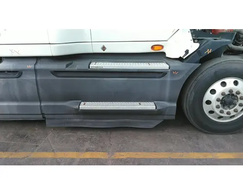 INTERNATIONAL PROSTAR 122 CAB SKIRTSIDE FAIRING