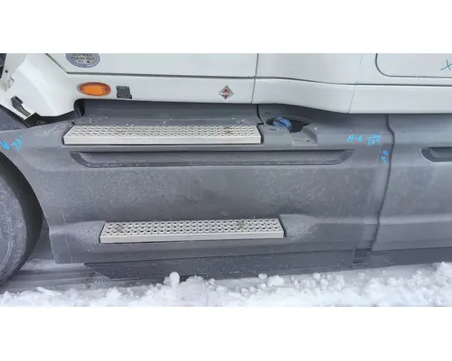 INTERNATIONAL PROSTAR 122 CAB SKIRTSIDE FAIRING