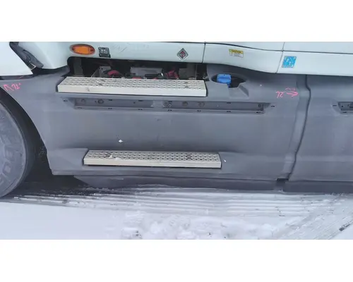 INTERNATIONAL PROSTAR 122 CAB SKIRTSIDE FAIRING