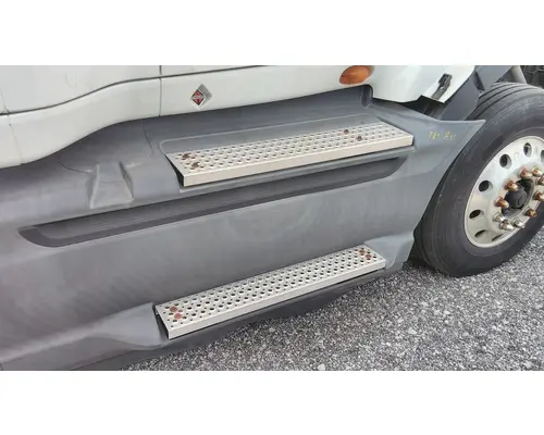 INTERNATIONAL PROSTAR 122 CAB SKIRTSIDE FAIRING