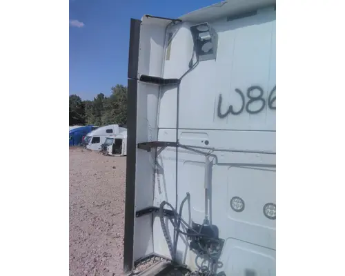 INTERNATIONAL PROSTAR 122 CAB