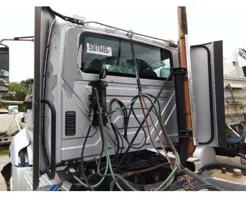 INTERNATIONAL PROSTAR 122 CAB