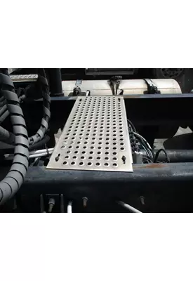 INTERNATIONAL PROSTAR 122 DECK (CATWALK) STEP
