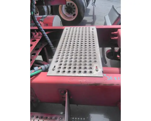 INTERNATIONAL PROSTAR 122 DECK (CATWALK) STEP