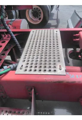 INTERNATIONAL PROSTAR 122 DECK (CATWALK) STEP