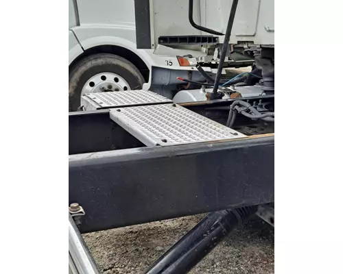 INTERNATIONAL PROSTAR 122 DECK (CATWALK) STEP