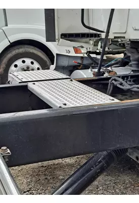 INTERNATIONAL PROSTAR 122 DECK (CATWALK) STEP