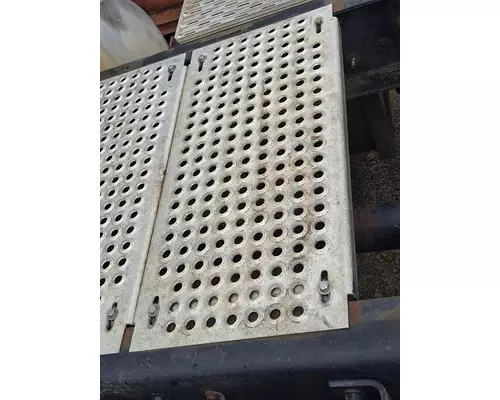 INTERNATIONAL PROSTAR 122 DECK (CATWALK) STEP