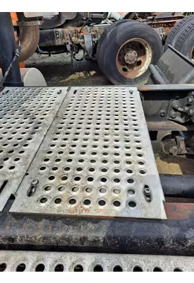 INTERNATIONAL PROSTAR 122 DECK (CATWALK) STEP