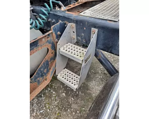 INTERNATIONAL PROSTAR 122 DECK (CATWALK) STEP