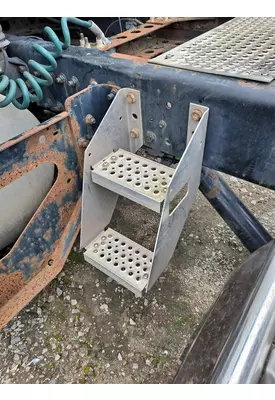 INTERNATIONAL PROSTAR 122 DECK (CATWALK) STEP