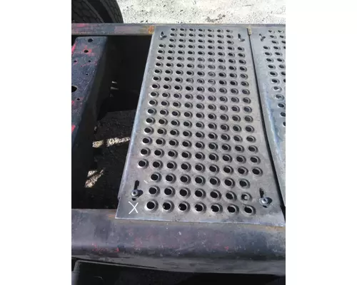 INTERNATIONAL PROSTAR 122 DECK (CATWALK) STEP