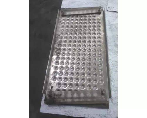 INTERNATIONAL PROSTAR 122 DECK (CATWALK) STEP