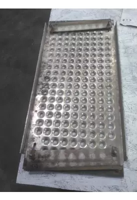 INTERNATIONAL PROSTAR 122 DECK (CATWALK) STEP