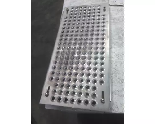 INTERNATIONAL PROSTAR 122 DECK (CATWALK) STEP