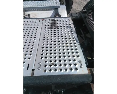 INTERNATIONAL PROSTAR 122 DECK (CATWALK) STEP