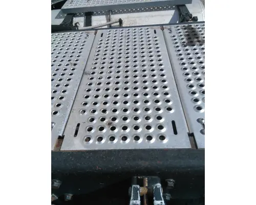 INTERNATIONAL PROSTAR 122 DECK (CATWALK) STEP