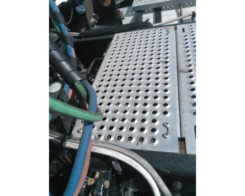 INTERNATIONAL PROSTAR 122 DECK (CATWALK) STEP