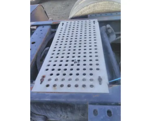 INTERNATIONAL PROSTAR 122 DECK (CATWALK) STEP