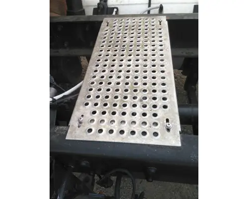 INTERNATIONAL PROSTAR 122 DECK (CATWALK) STEP