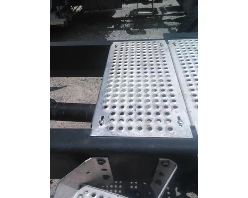 INTERNATIONAL PROSTAR 122 DECK (CATWALK) STEP