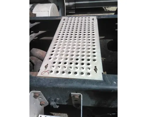 INTERNATIONAL PROSTAR 122 DECK (CATWALK) STEP