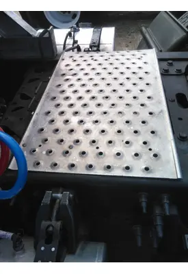 INTERNATIONAL PROSTAR 122 DECK (CATWALK) STEP