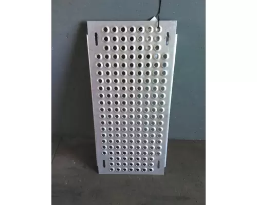 INTERNATIONAL PROSTAR 122 DECK (CATWALK) STEP