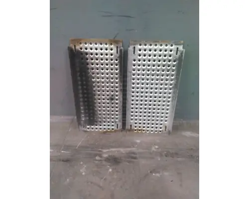 INTERNATIONAL PROSTAR 122 DECK (CATWALK) STEP