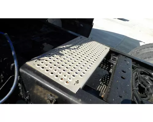 INTERNATIONAL PROSTAR 122 DECK (CATWALK) STEP