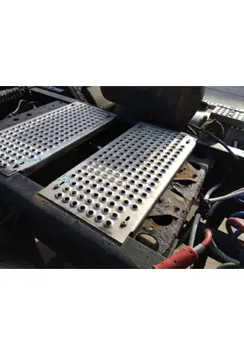 INTERNATIONAL PROSTAR 122 DECK (CATWALK) STEP