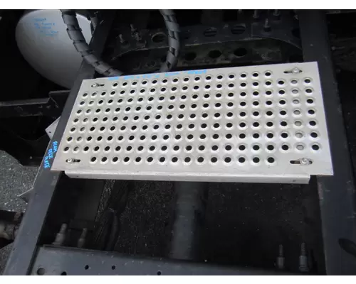 INTERNATIONAL PROSTAR 122 DECK (CATWALK) STEP