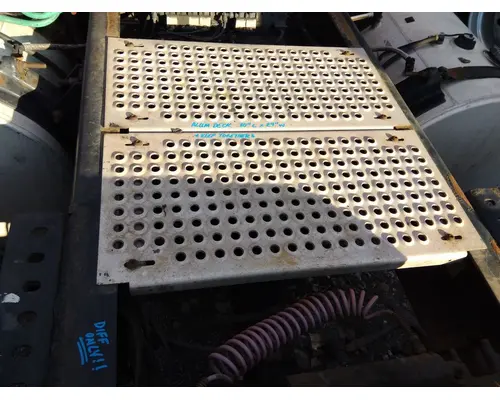 INTERNATIONAL PROSTAR 122 DECK (CATWALK) STEP