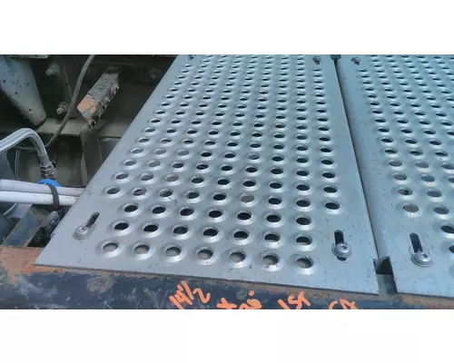 INTERNATIONAL PROSTAR 122 DECK (CATWALK) STEP