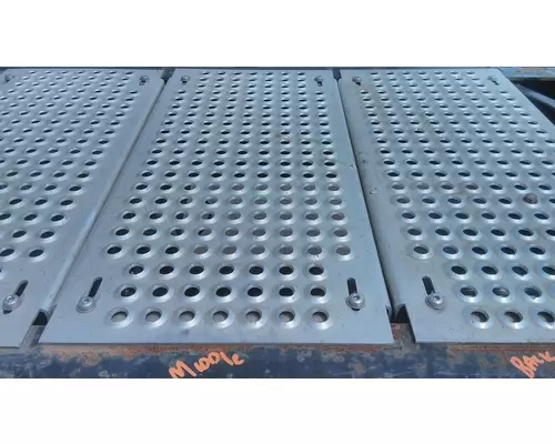 INTERNATIONAL PROSTAR 122 DECK (CATWALK) STEP
