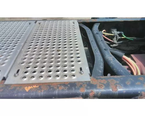 INTERNATIONAL PROSTAR 122 DECK (CATWALK) STEP