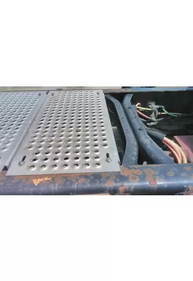 INTERNATIONAL PROSTAR 122 DECK (CATWALK) STEP