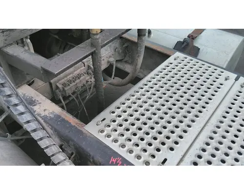 INTERNATIONAL PROSTAR 122 DECK (CATWALK) STEP