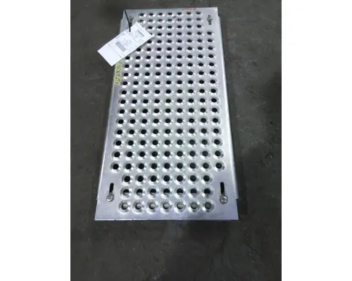 INTERNATIONAL PROSTAR 122 DECK (CATWALK) STEP