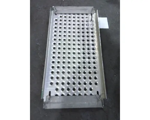 INTERNATIONAL PROSTAR 122 DECK (CATWALK) STEP