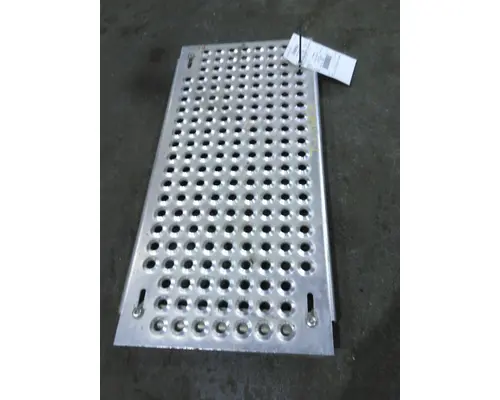 INTERNATIONAL PROSTAR 122 DECK (CATWALK) STEP