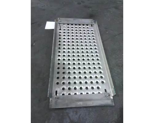 INTERNATIONAL PROSTAR 122 DECK (CATWALK) STEP