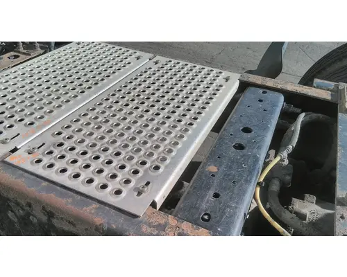 INTERNATIONAL PROSTAR 122 DECK (CATWALK) STEP