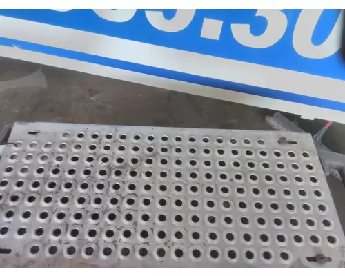 INTERNATIONAL PROSTAR 122 DECK (CATWALK) STEP