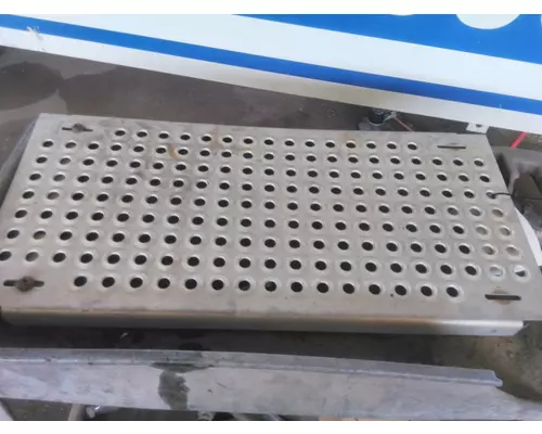 INTERNATIONAL PROSTAR 122 DECK (CATWALK) STEP